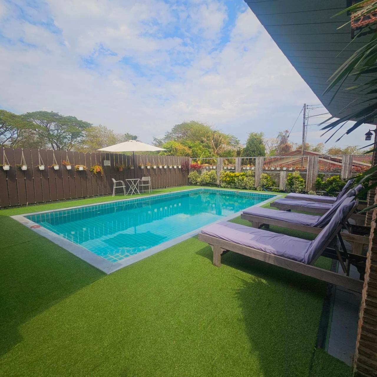 Sawasdee​ Buriram​ Resort Ngoại thất bức ảnh