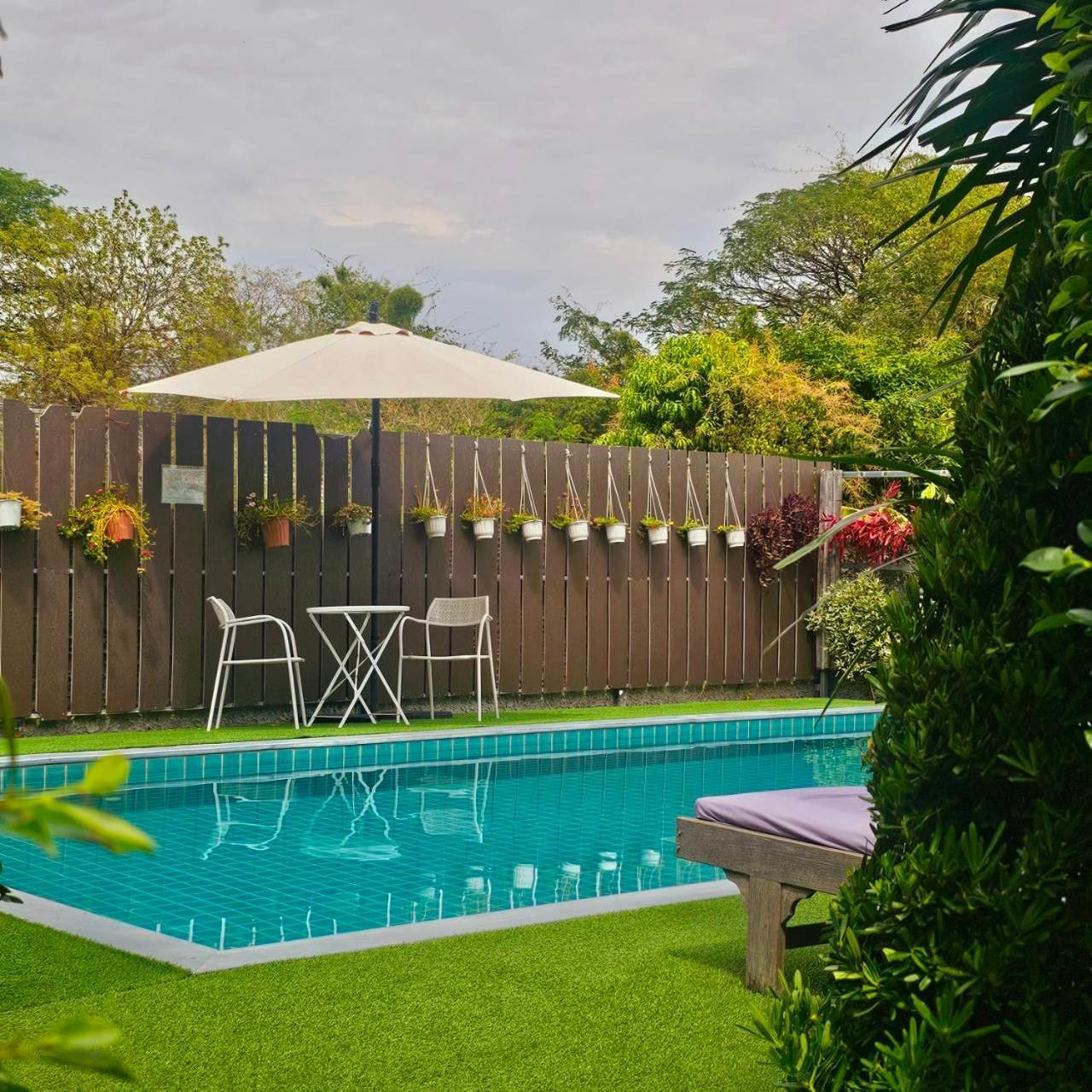 Sawasdee​ Buriram​ Resort Ngoại thất bức ảnh